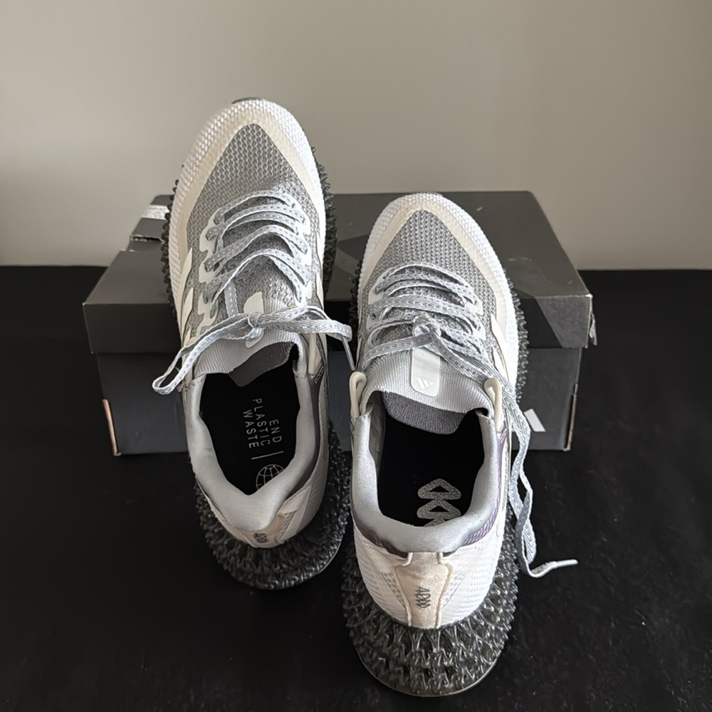 Adidas running shoes (HP3204)
Women’s size 9 - Picture 3 of 7